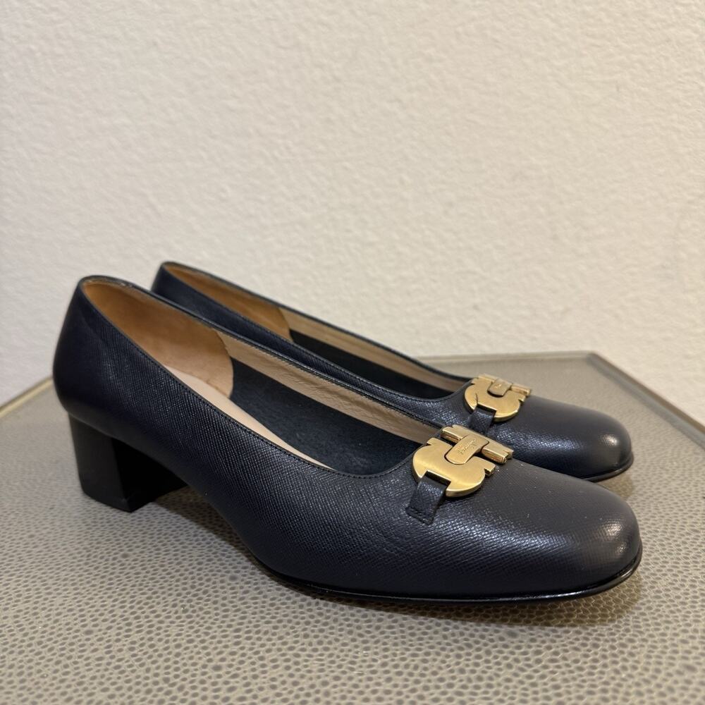 Salvatore Ferragamo Boutique Navy Leather Low Heels Gold Gancini Sz 6.5 B